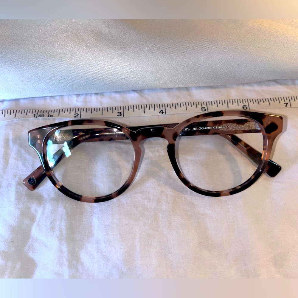 BRAND NEW- Tanned Tortoise Round glasses